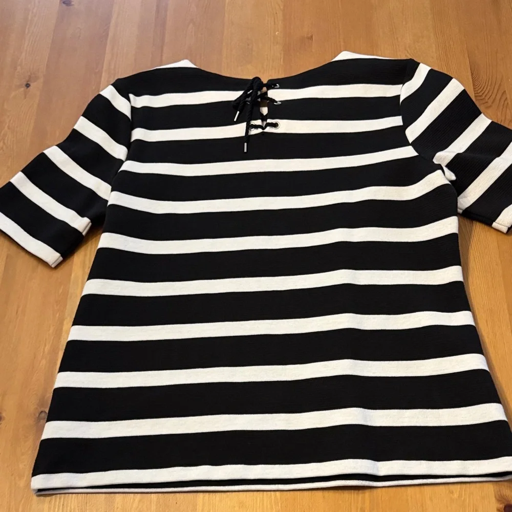 Talbot’s Black and White Striped Short Sleeve Tee with tie back Size M - Picture 7 of 8